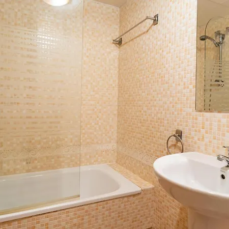 2 Bedroom Stunning In Apartment Roquetas de Mar