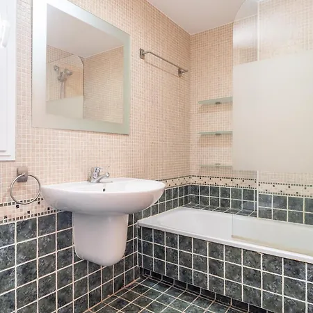 2 Bedroom Stunning In Apartment